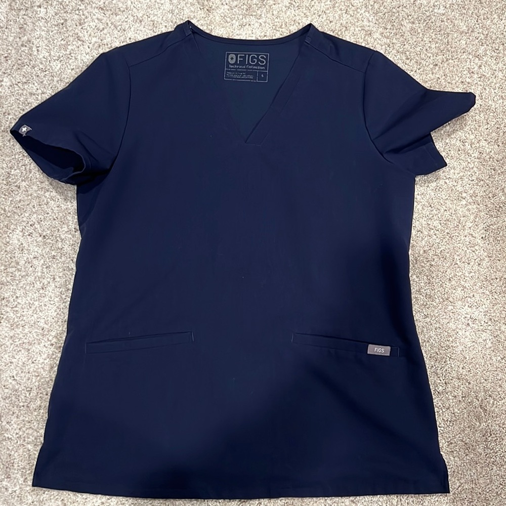 Casma Three-pocket Scrub Top
